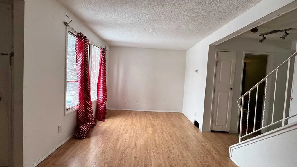 6551 Huntsbay Road NW Calgary AB T2K5R3