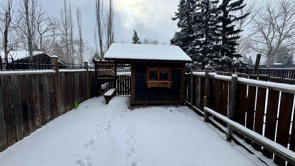 6551 Huntsbay Road NW Calgary AB T2K5R3