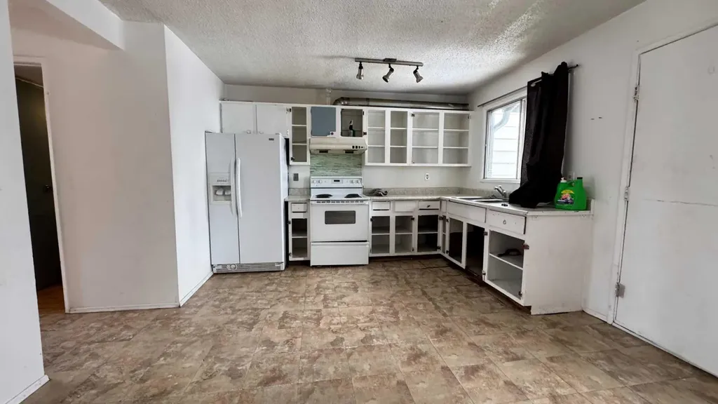 6551 Huntsbay Road NW Calgary AB T2K5R3