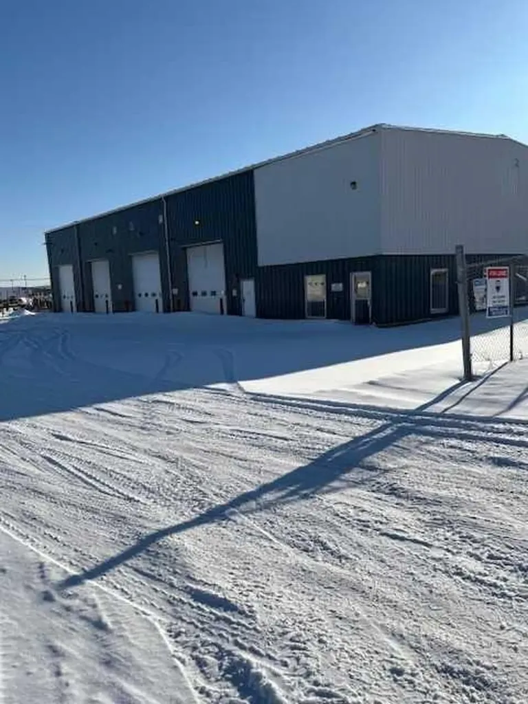 3911 37 Avenue Whitecourt AB T7S 0C3