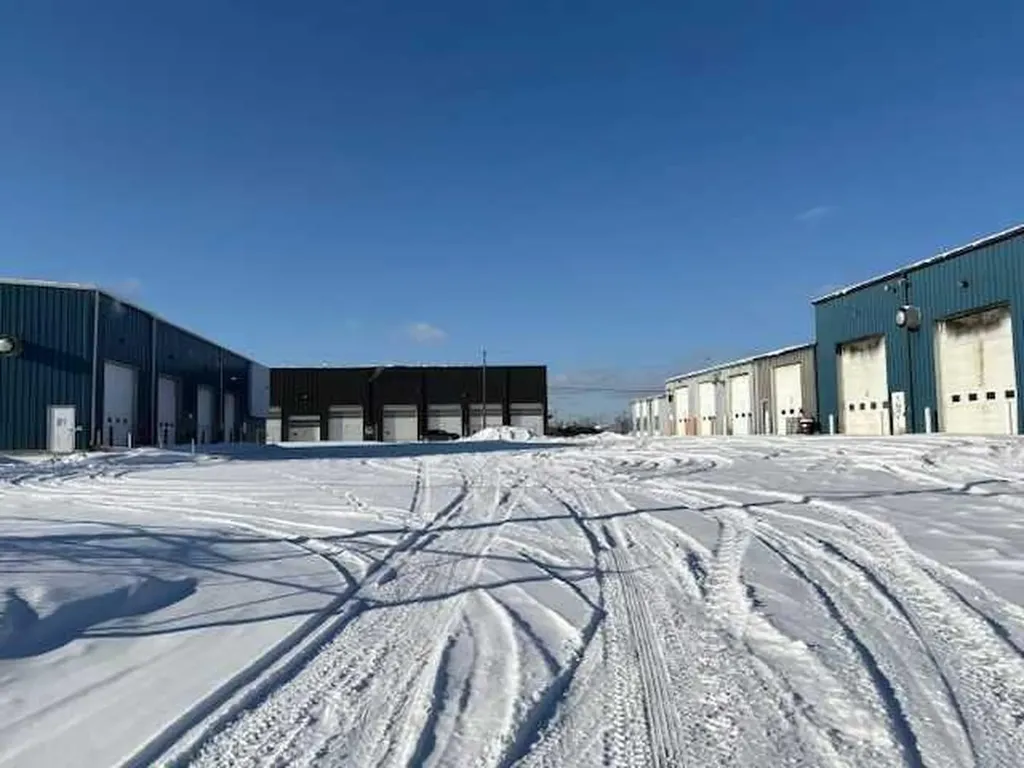 3911 37 Avenue Whitecourt AB T7S 0C3