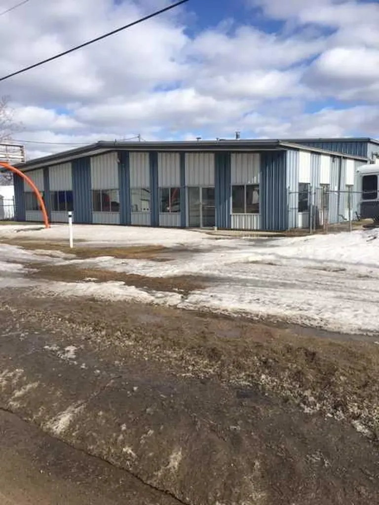 3911 37 Avenue Whitecourt AB T7S 0C3