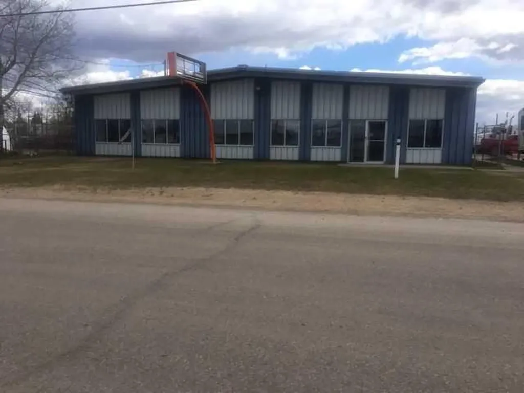 3911 37 Avenue Whitecourt AB T7S 0C3