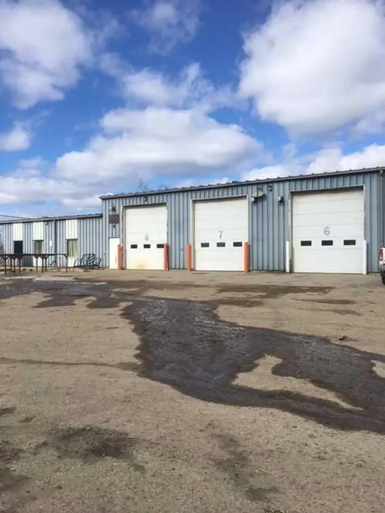 3911 37 Avenue Whitecourt AB T7S 0C3