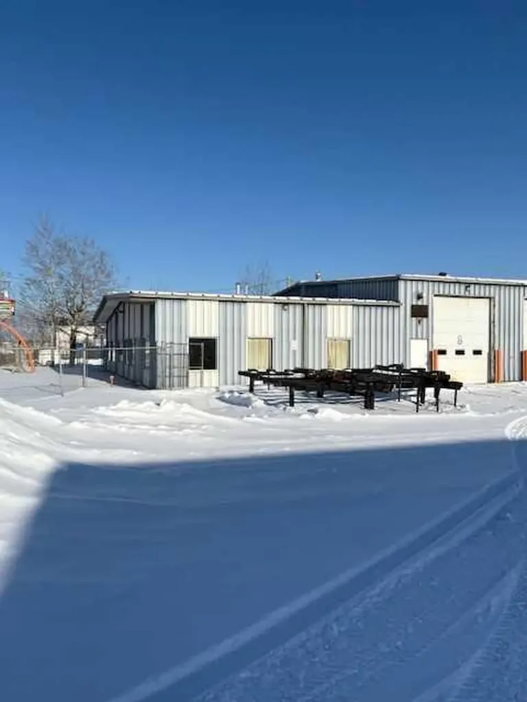 3911 37 Avenue Whitecourt AB T7S 0C3