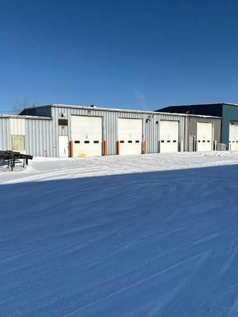 3911 37 Avenue Whitecourt AB T7S 0C3