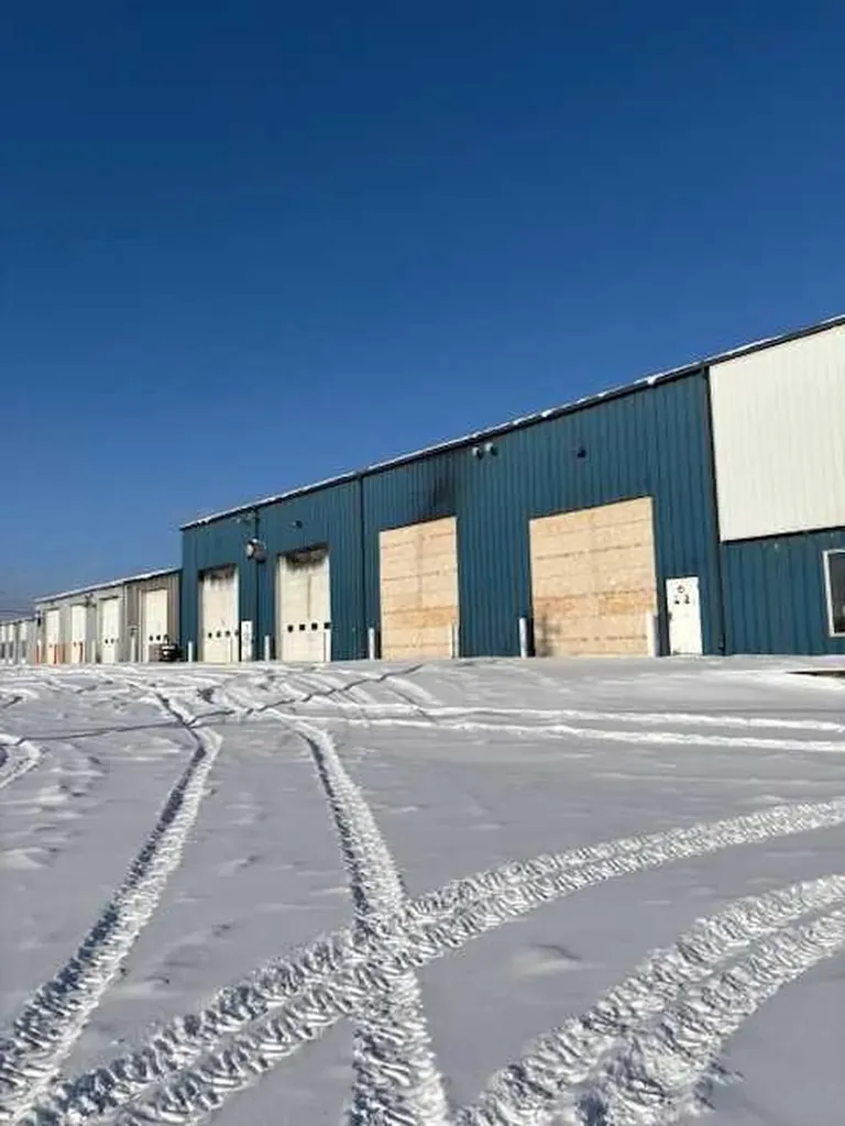 3911 37 Avenue Whitecourt AB T7S 0C3