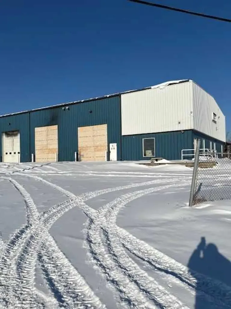 3911 37 Avenue Whitecourt AB T7S 0C3