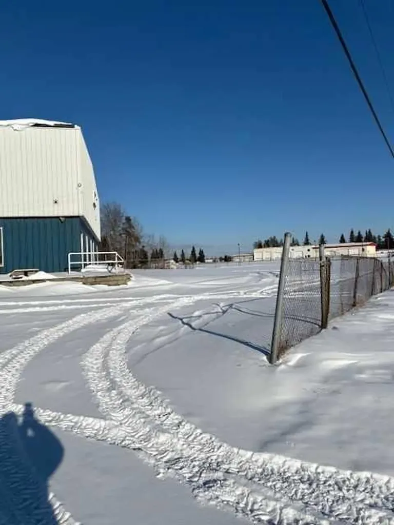 3911 37 Avenue Whitecourt AB T7S 0C3