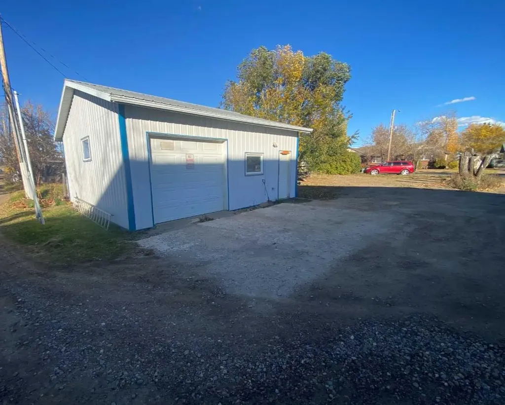 1112 15 Street Wainwright AB T9W 1E8