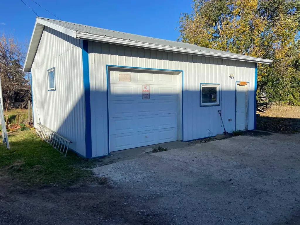 1112 15 Street Wainwright AB T9W 1E8