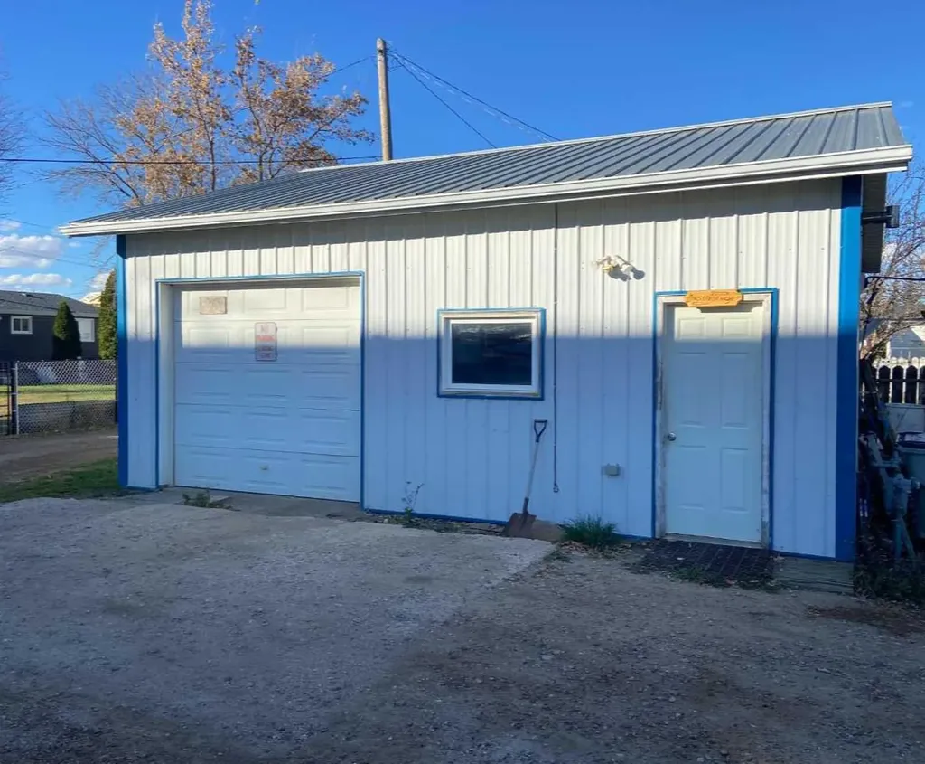 1112 15 Street Wainwright AB T9W 1E8
