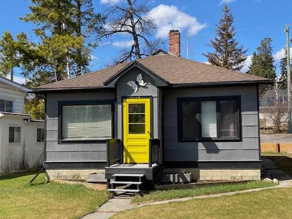 4716 4 Avenue W Edson AB T7E 1C4