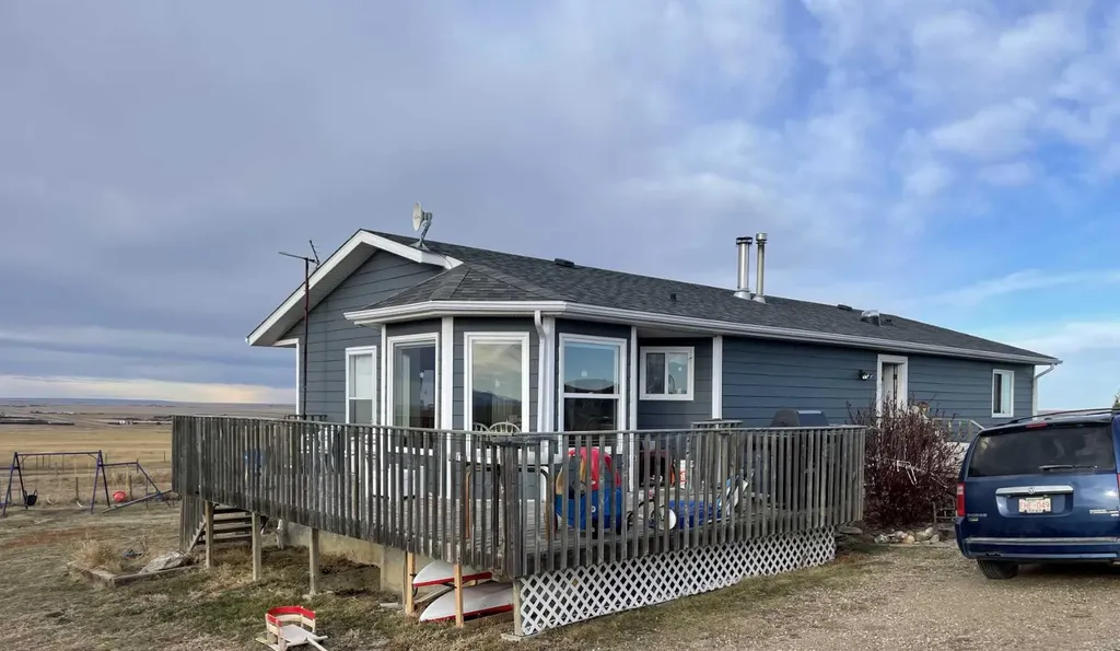 122061A 501 Highway E Milk River AB T0K 1M0