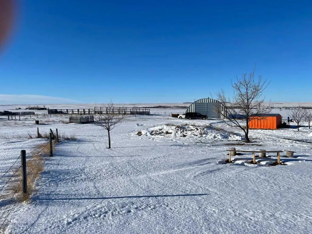 122061A 501 Highway E Milk River AB T0K 1M0