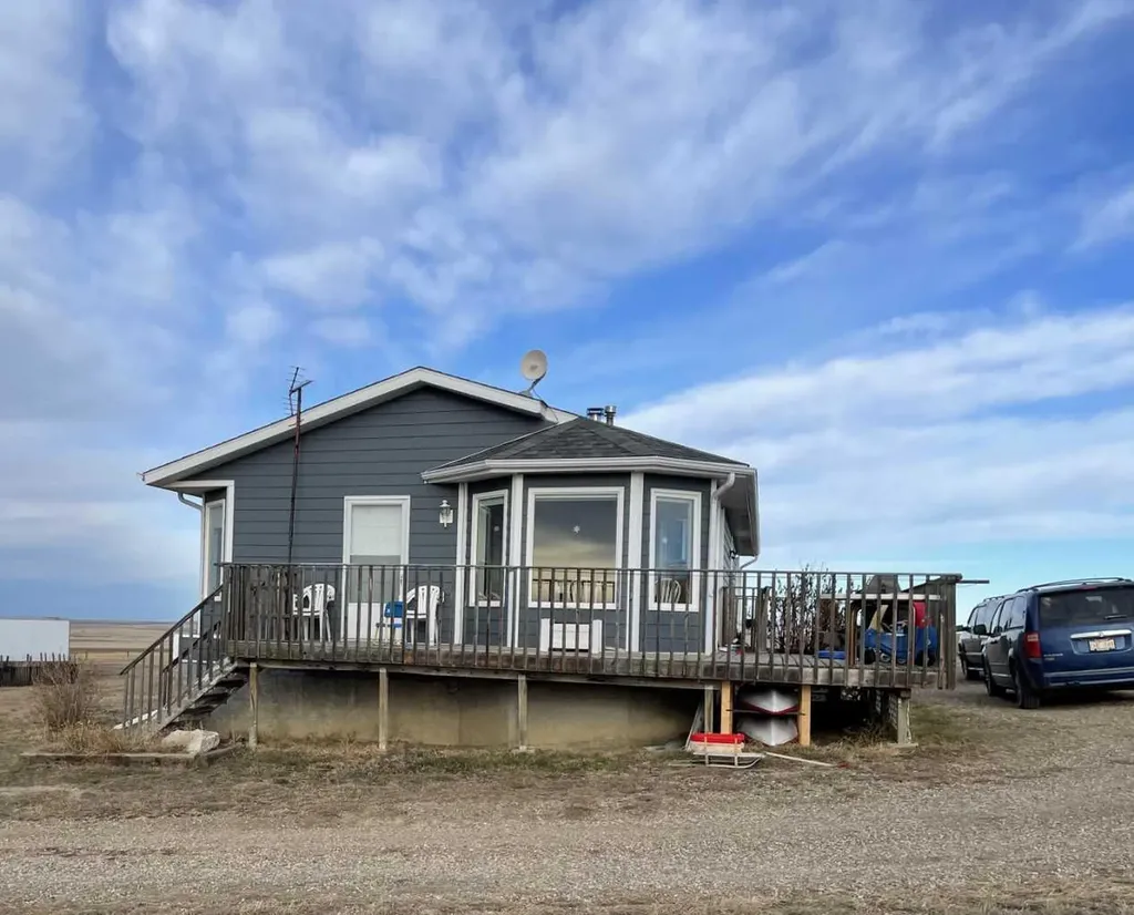 122061A 501 Highway E Milk River AB T0K 1M0