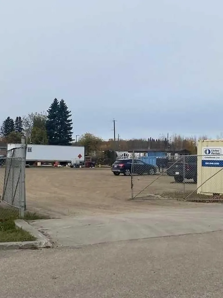 5512 Caxton West Whitecourt AB T7S 0A0