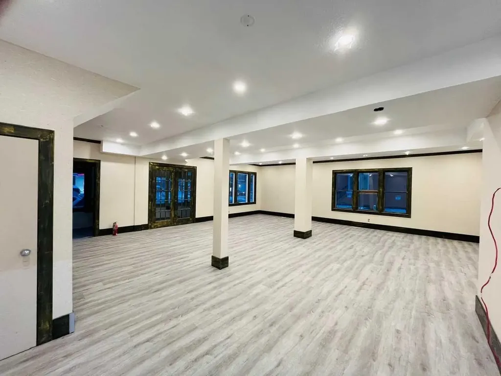 109 14 Street NW Calgary AB T2N 1Z6