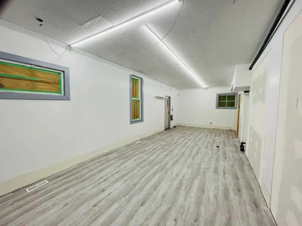 109 14 Street NW Calgary AB T2N 1Z6