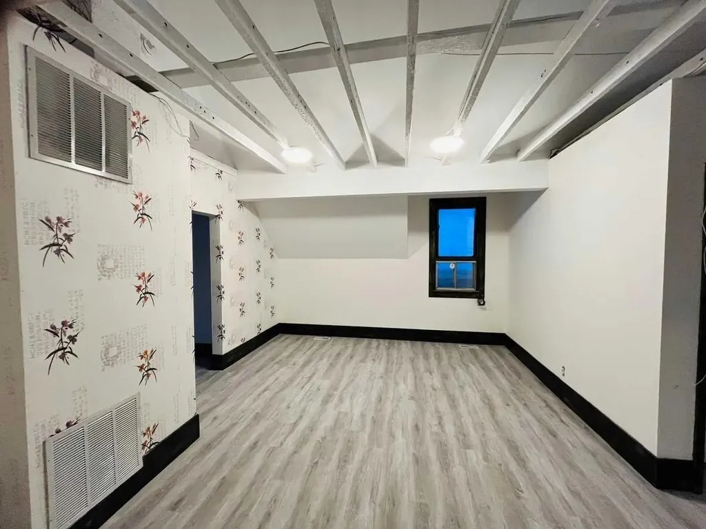 109 14 Street NW Calgary AB T2N 1Z6