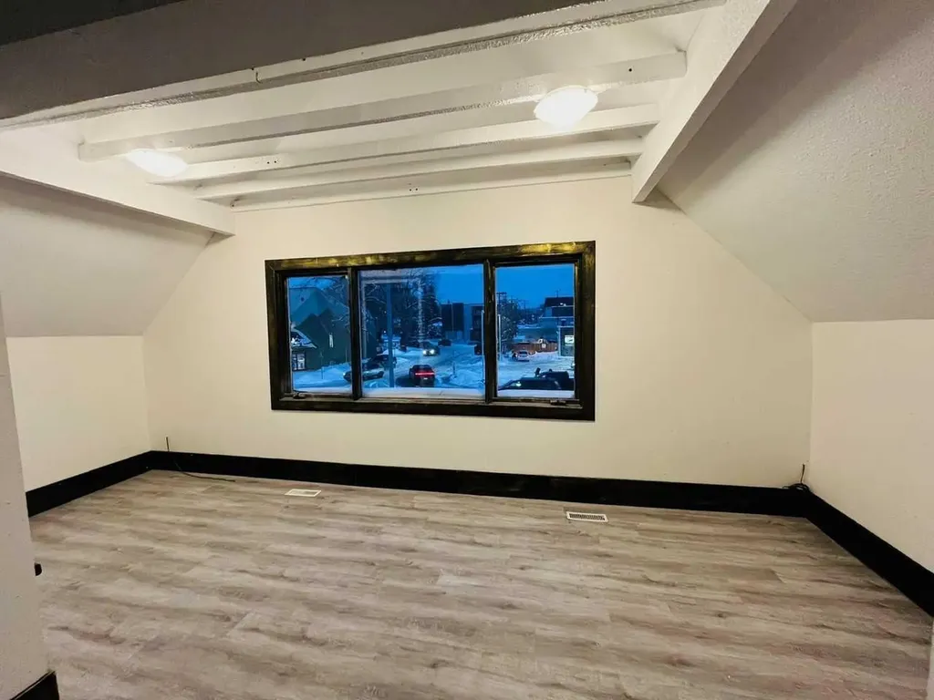 109 14 Street NW Calgary AB T2N 1Z6