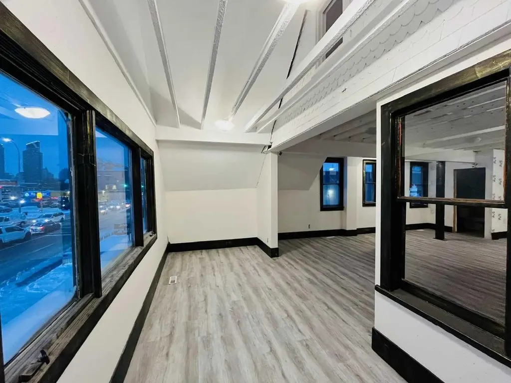 109 14 Street NW Calgary AB T2N 1Z6