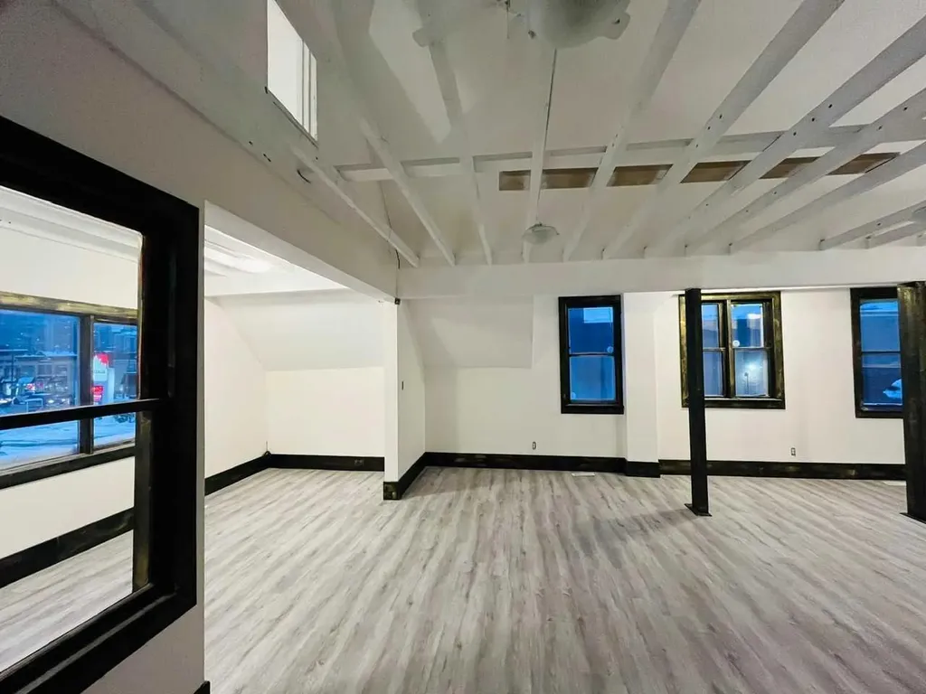 109 14 Street NW Calgary AB T2N 1Z6