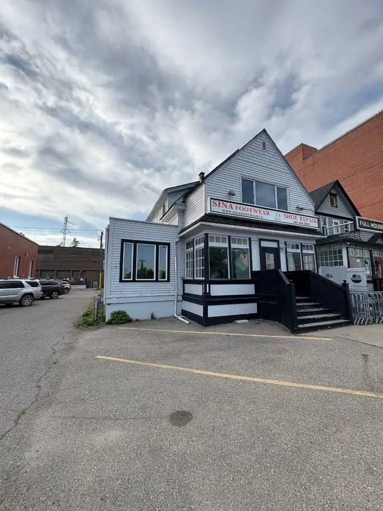109 14 Street NW Calgary AB T2N 1Z6