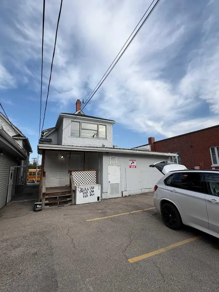 109 14 Street NW Calgary AB T2N 1Z6