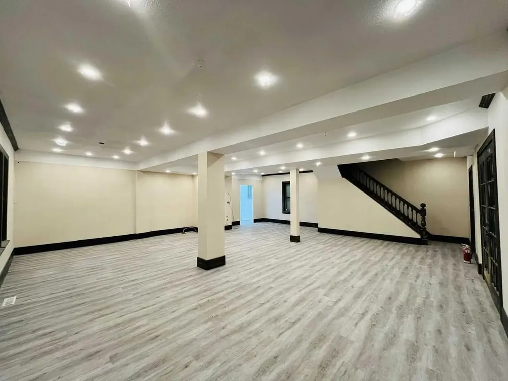 109 14 Street NW Calgary AB T2N 1Z6
