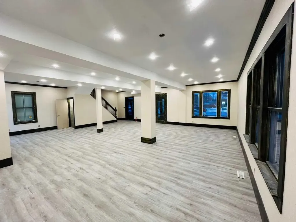 109 14 Street NW Calgary AB T2N 1Z6