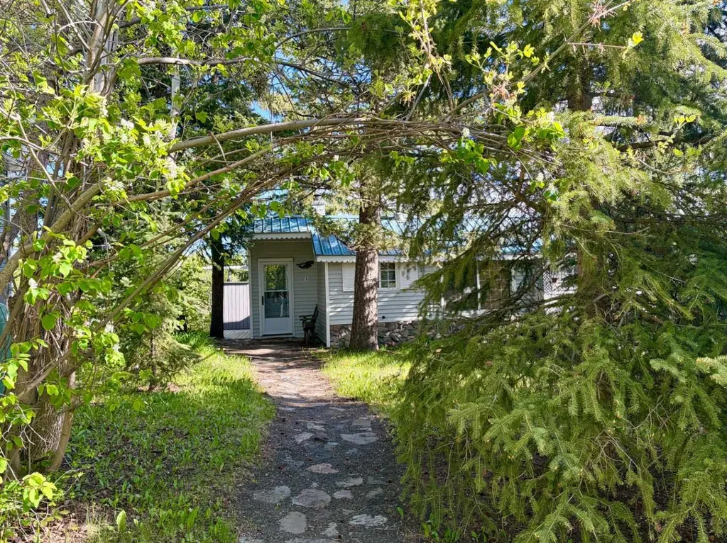 4 Lee Lake Road Rural Pincher Creek No. 9 M.d. Of AB T0K 1W0