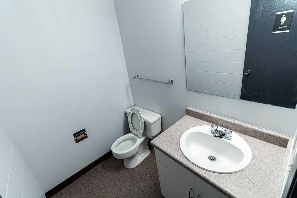 2182 39 Avenue NE Calgary AB T2E 6P7