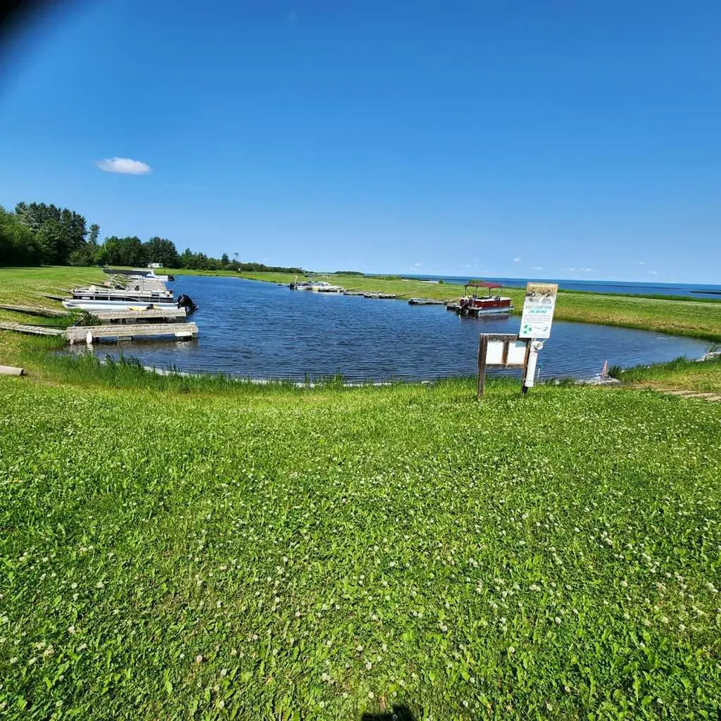 3 2nd Street Key Cove Drive S Joussard AB T0G 1J0