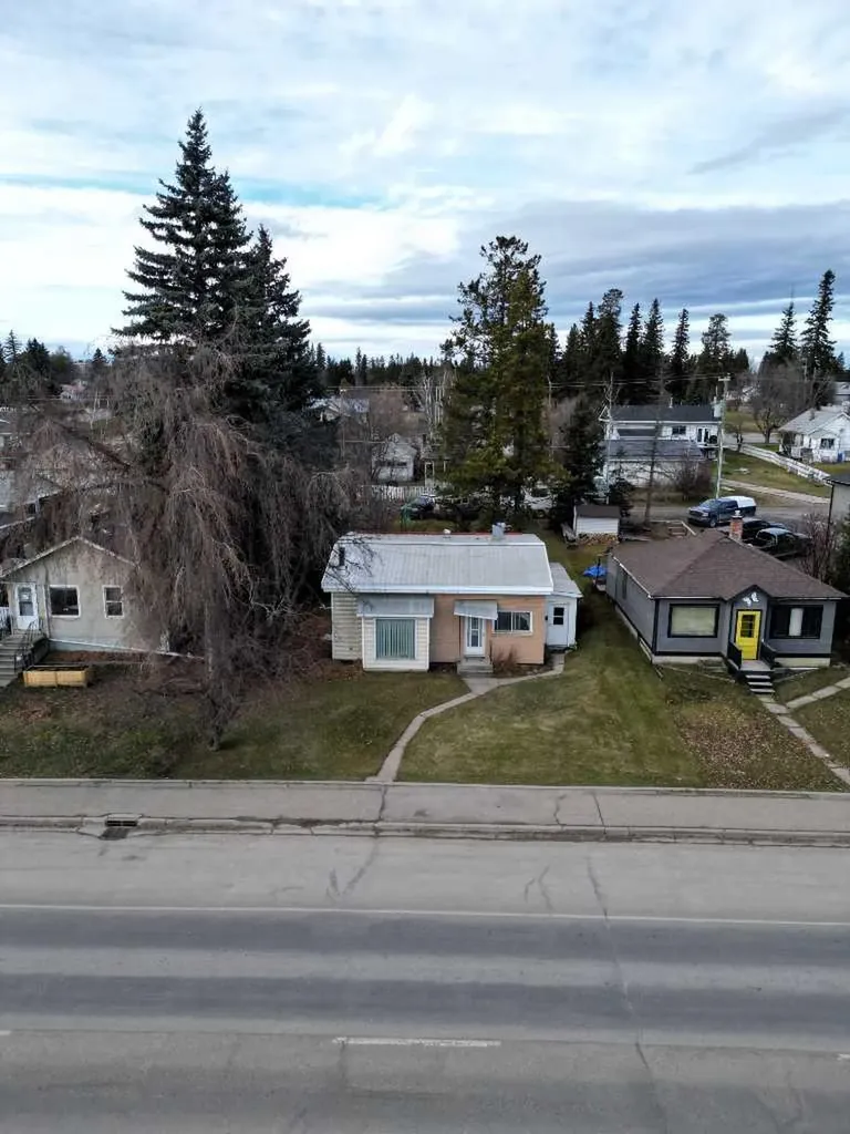 4720 4 Avenue Edson AB T7E 1C8