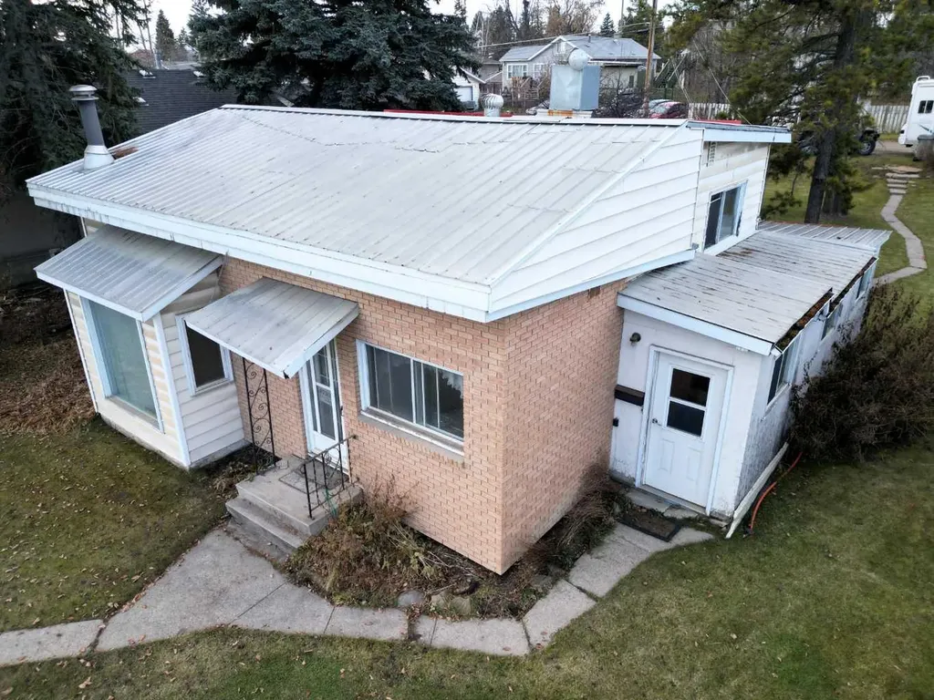 4720 4 Avenue Edson AB T7E 1C8