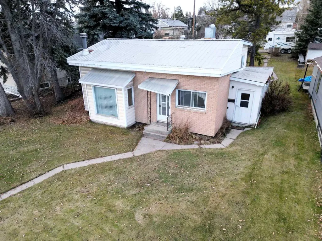 4720 4 Avenue Edson AB T7E 1C8