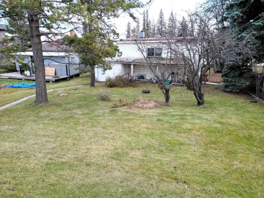 4720 4 Avenue Edson AB T7E 1C8