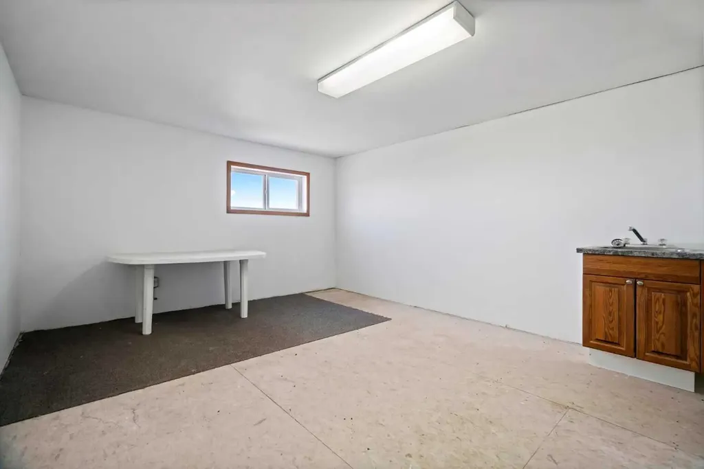 4205 51 A Street Killam AB T0B2L0