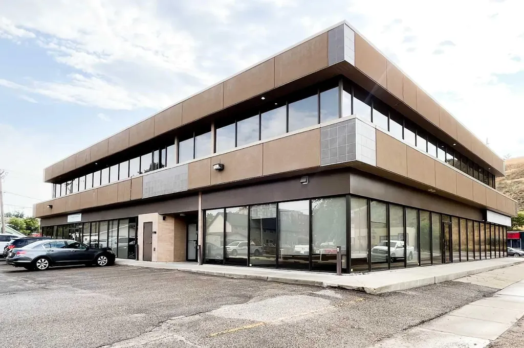 1111 Kingsway Avenue SE Medicine Hat AB T1A 2Y1