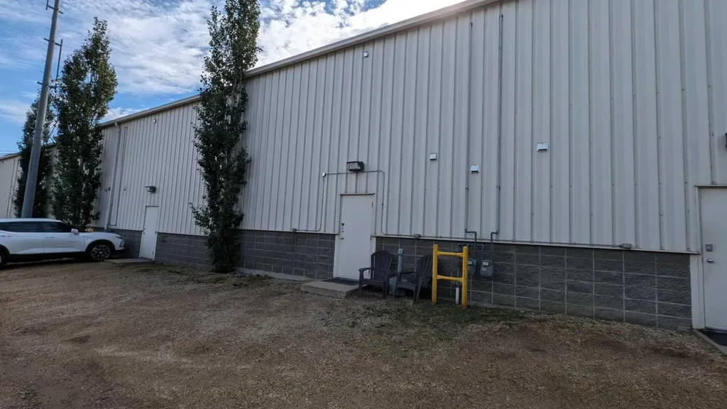 5712 48 Avenue Camrose AB T4V 0T6