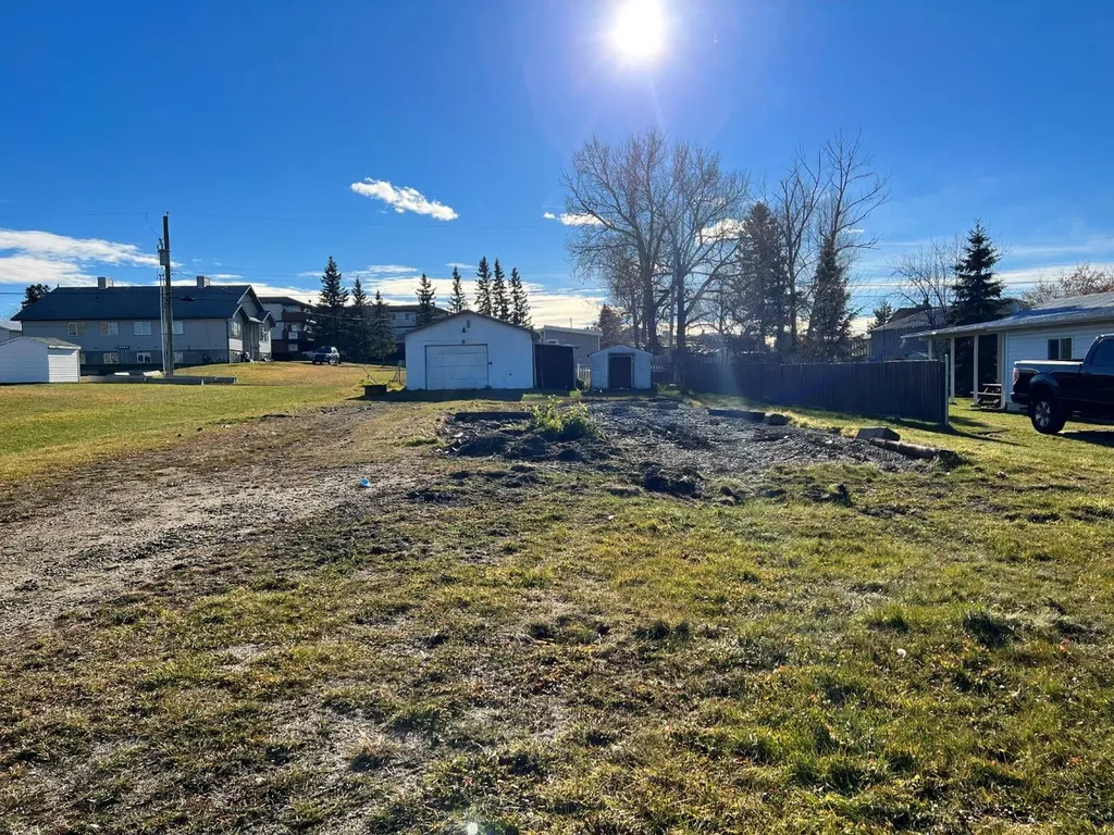 5004 52 Avenue Valleyview AB T0H 3N0