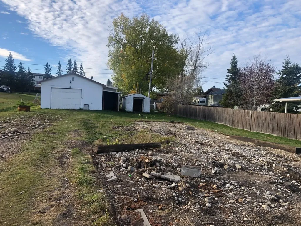 5004 52 Avenue Valleyview AB T0H 3N0