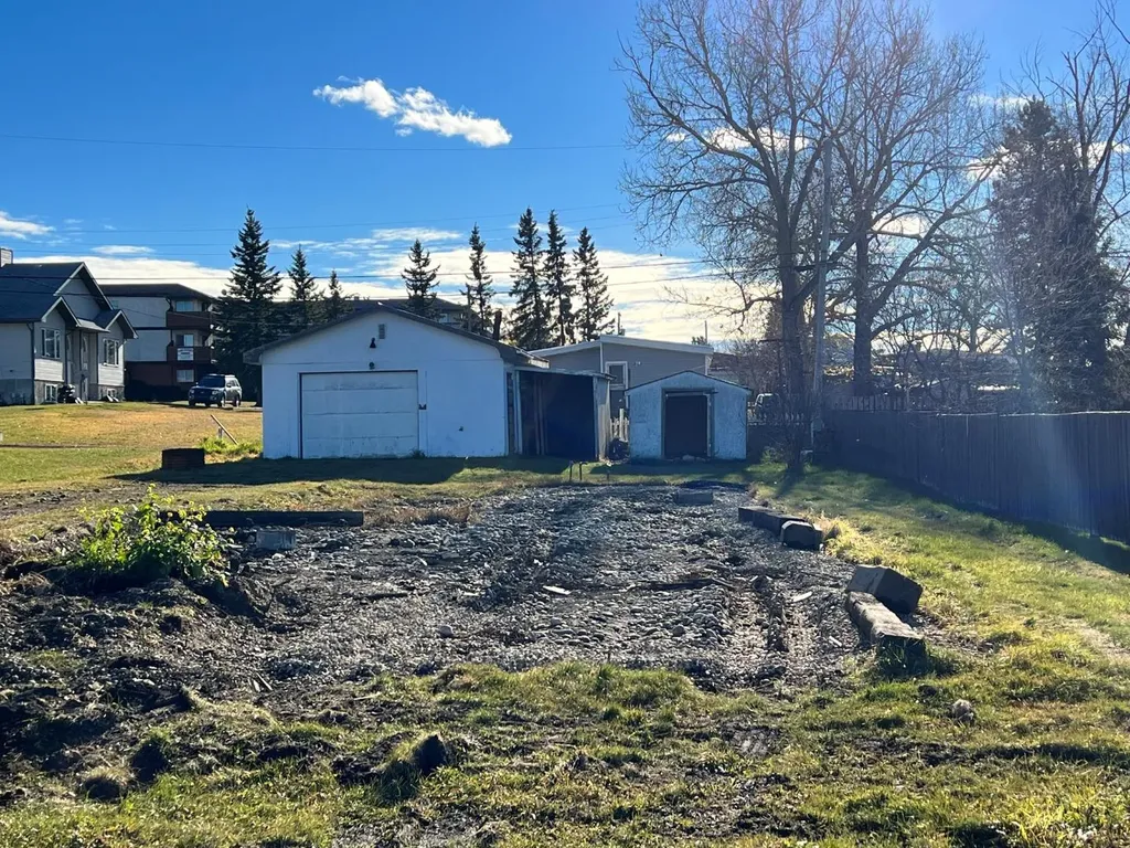 5004 52 Avenue Valleyview AB T0H 3N0