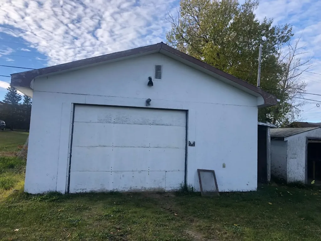 5004 52 Avenue Valleyview AB T0H 3N0