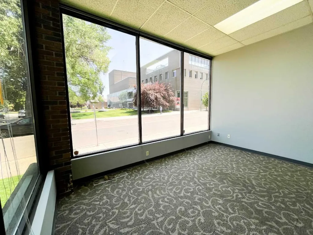 132 4 Avenue SE Medicine Hat AB T1A 8B5