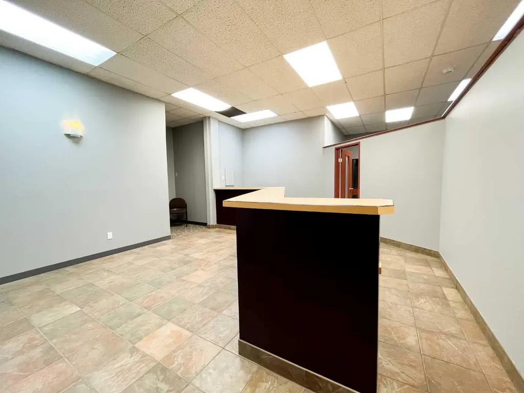 132 4 Avenue SE Medicine Hat AB T1A 8B5