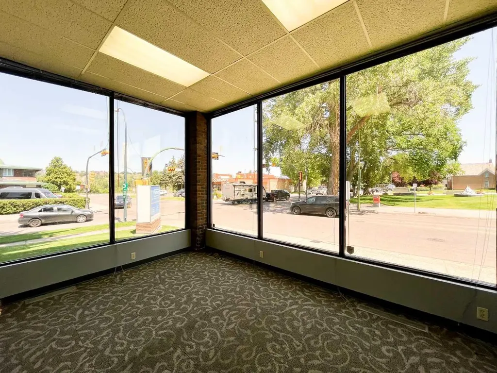 132 4 Avenue SE Medicine Hat AB T1A 8B5