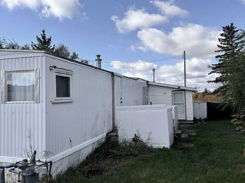 5039 53 Street Islay AB T0B 2J0