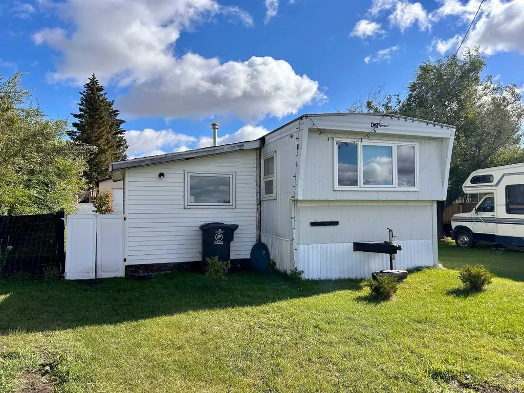 5039 53 Street Islay AB T0B 2J0
